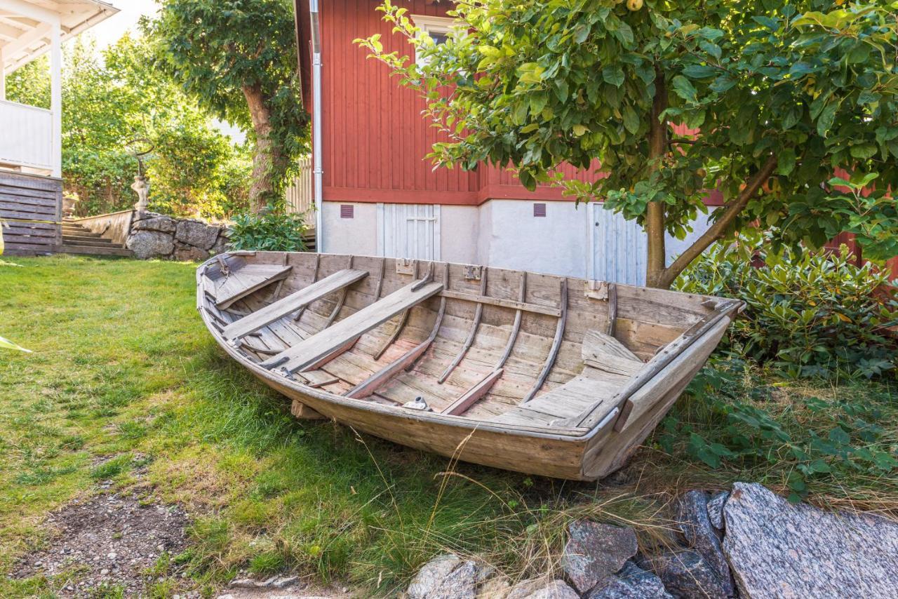 Small Red House In Central Vaxholm Esterno foto